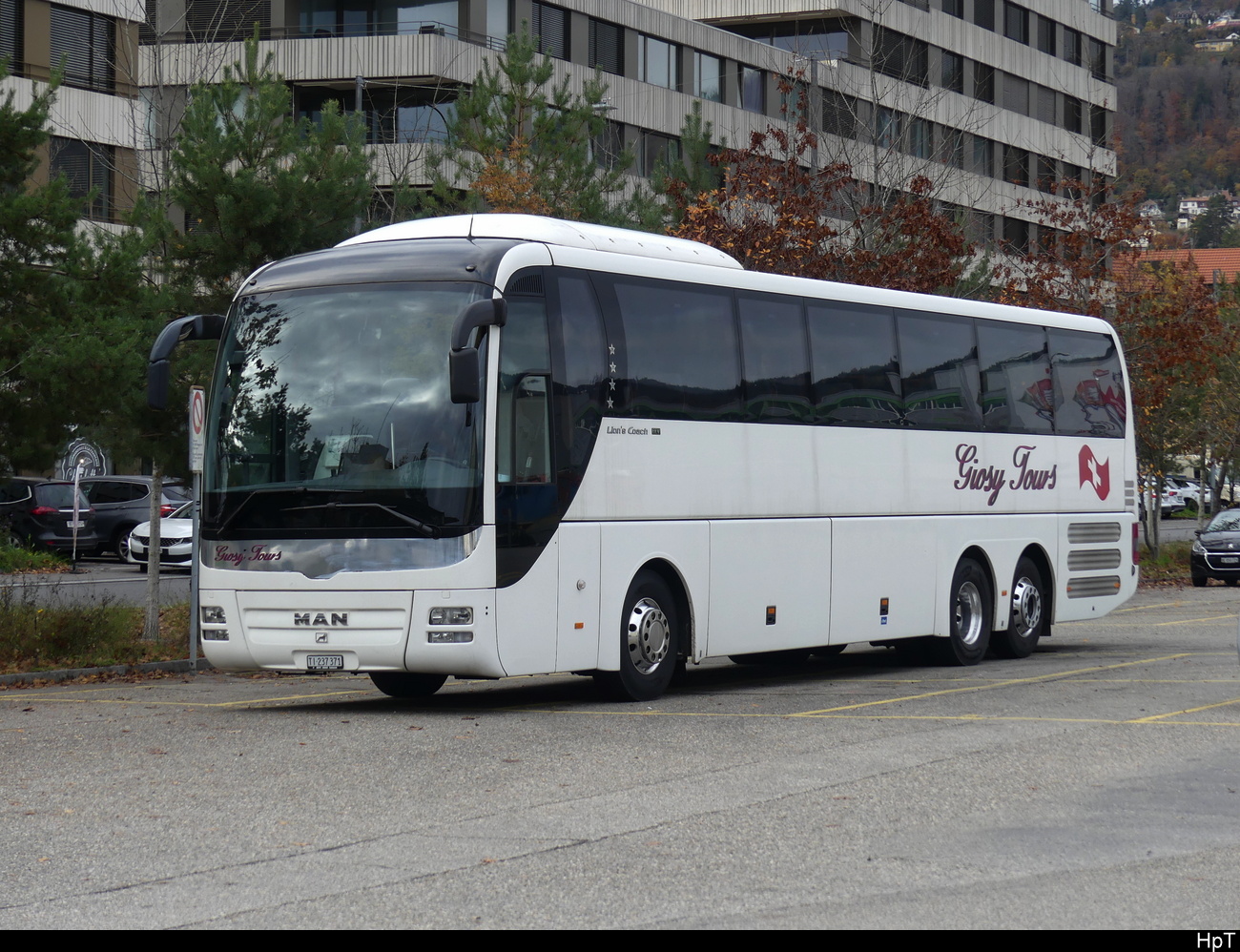 MAN Lion`s Coach Reisebus in der Stadt Biel am 19.11.20222