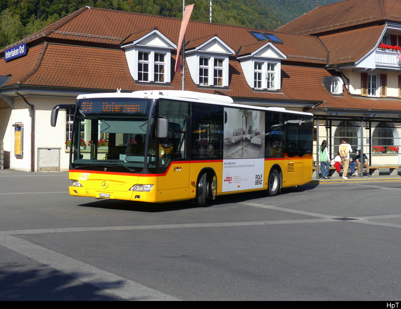 Postauto - Mercedes Citaro  BE  610532 beim Bhf. Interlaken Ost am 28.09.2023