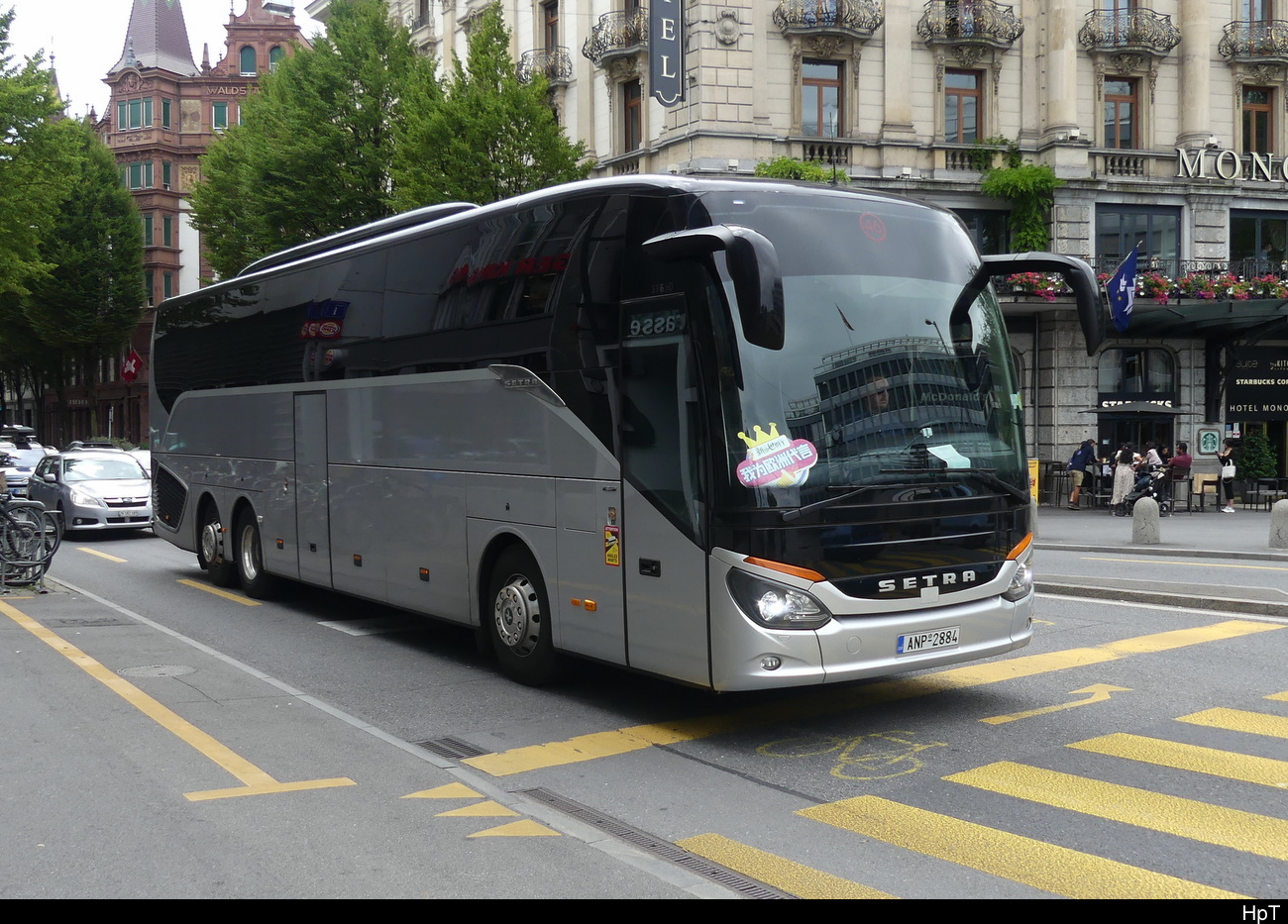 Reisebus - Setra S 516 HD unterwegs in der Stadt Luzern am 27.07.2023