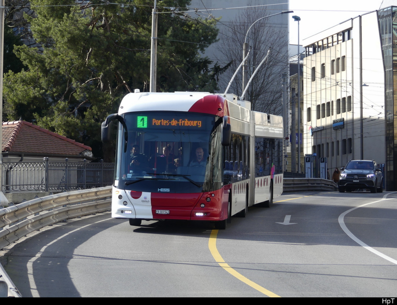 tpf - Hess Trolleybus Nr.6603  FR 301543 unterwegs in der Stadt Freiburg am 18.02.2023