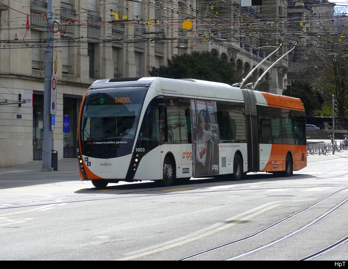 tpg - VanHool Trolleybus Nr.1603 unterwegs auf der Linie 3 in der Stadt Genf am 24.03.2024