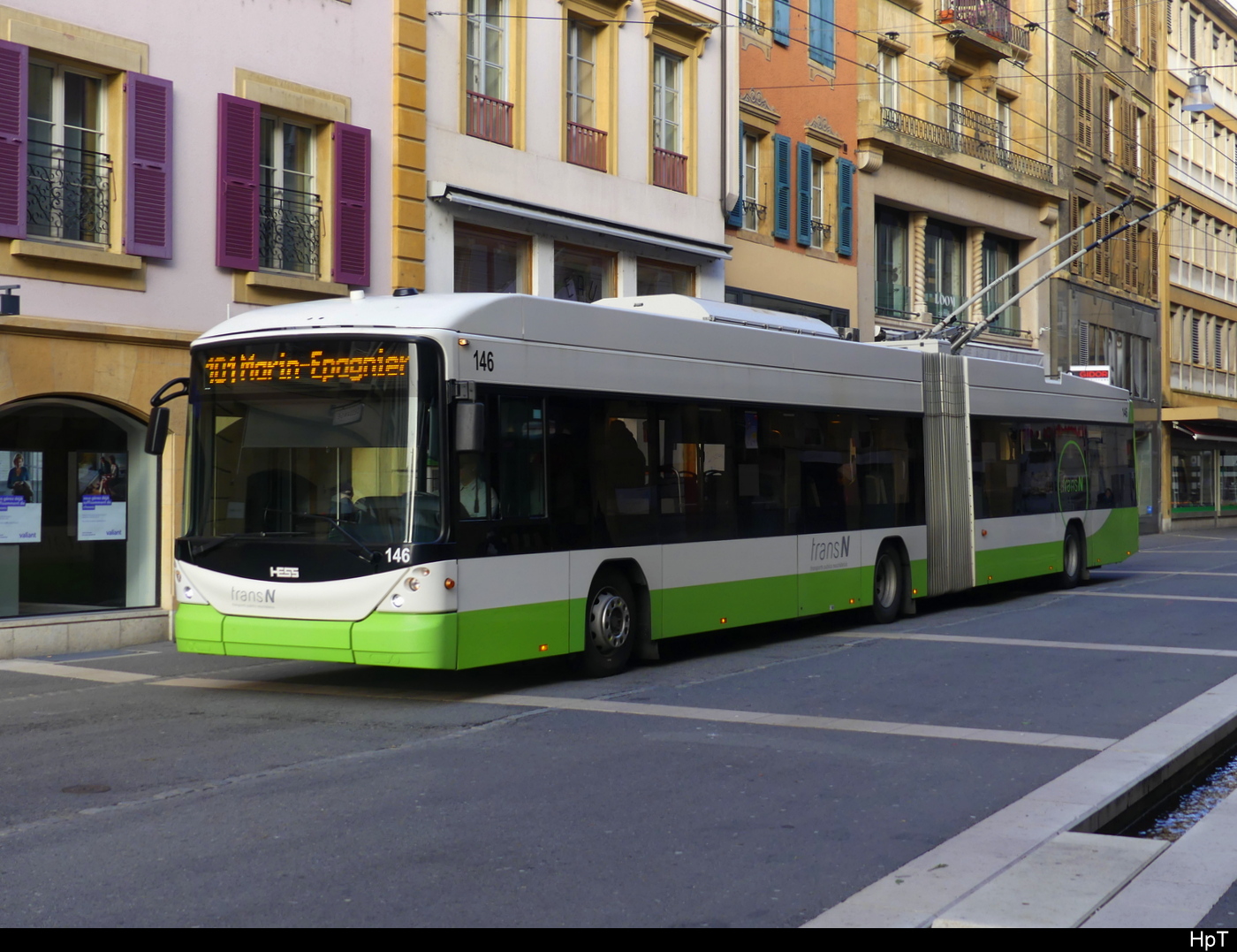 TransN - Hess Trolleybus Nr.146 unterwegs auf der Linie 101 in der Stadt Neuchâtel am 28.01.2024