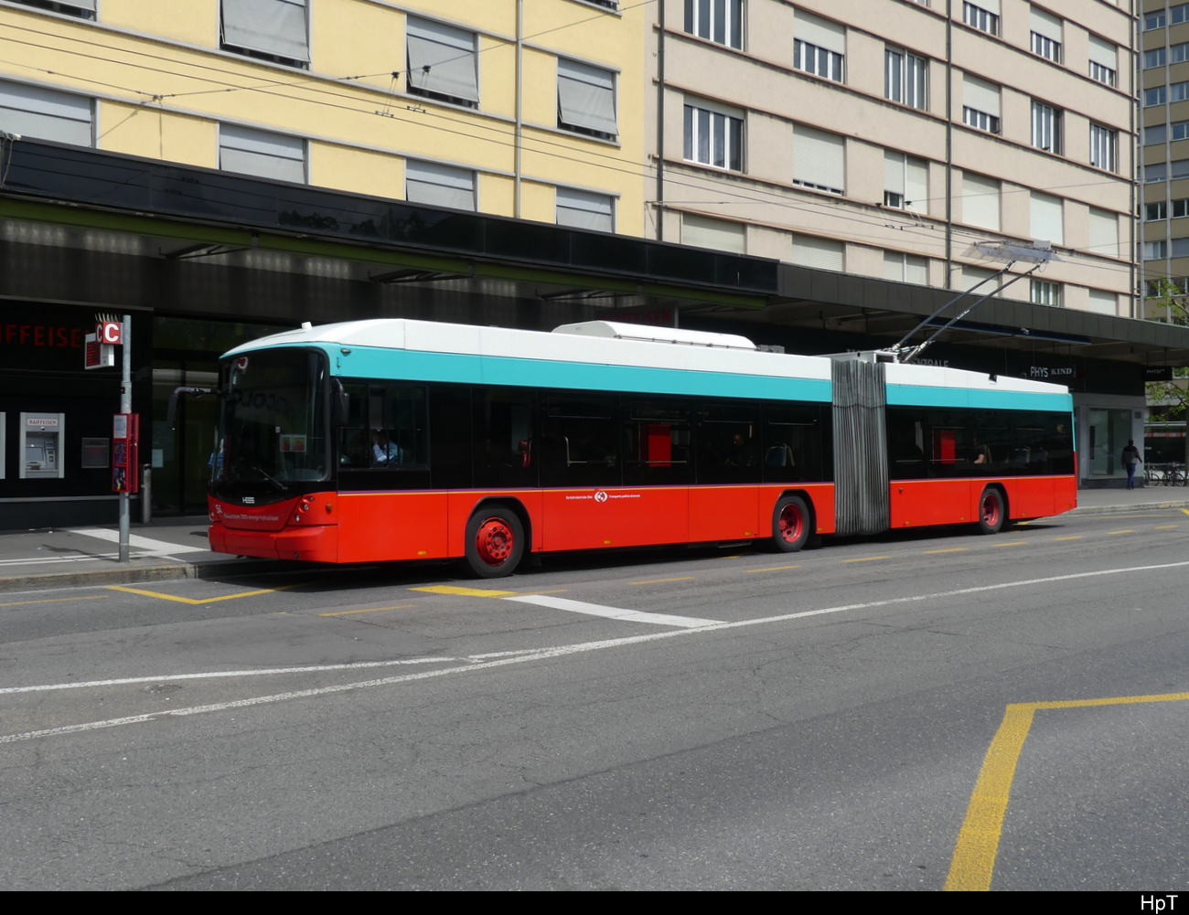VB Biel - Hess Trolleybus  Nr.54 unterwegs in der Stadt Biel am 07.05.2023