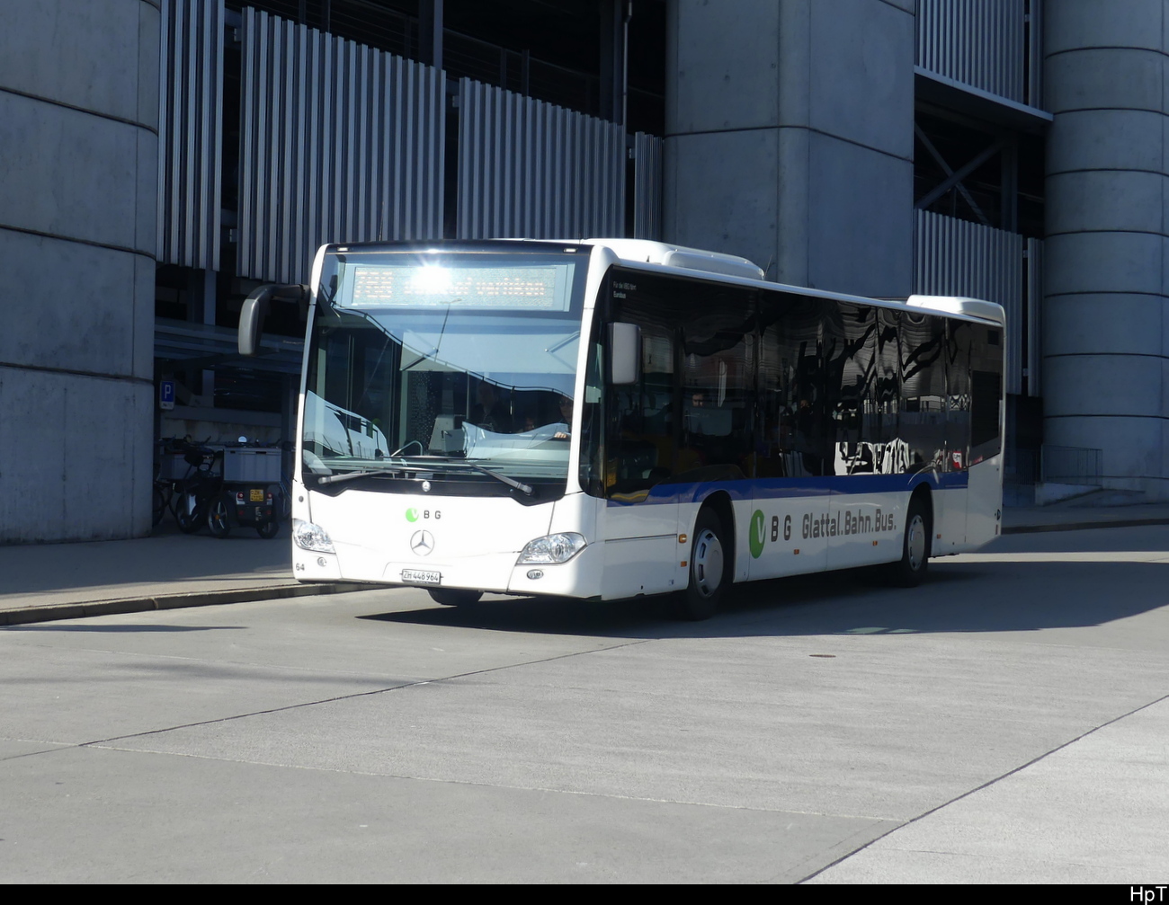 VBG - Mercedes Citaro Nr.64  ZH 448964 beim Flughafen Zürich Kloten am 12.02.2023