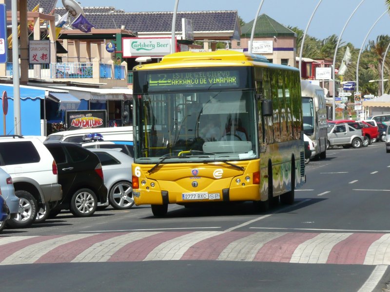 03.07.09,SCANIA-Hochburg Fuerteventura,ein Stadtbus auf der Avenida del Saladar an der Playa del Matorral in Morro Jable-Janda.