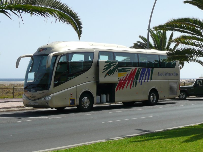 03.07.09,SCANIA Irizar von Las Palmas Bus Fuerteventura auf der Avenida del Saladar an der Playa del Matorral in Morro Jable-Jandi auf Fuerteventura.