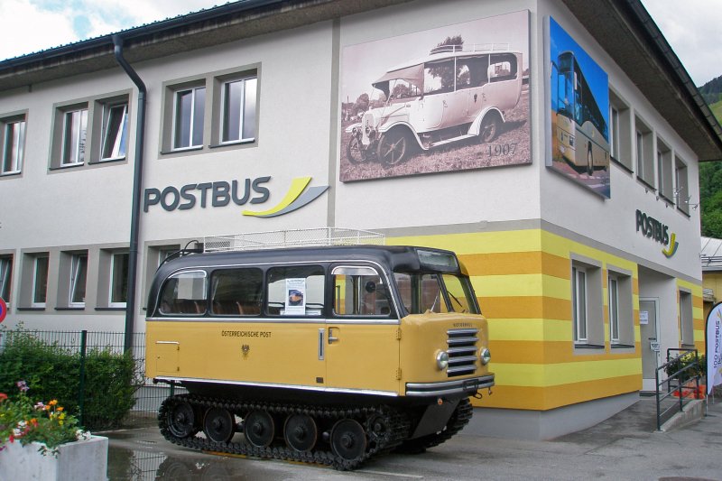 100 Jahre Postbus Osterreich, Festgelande Postgarage Schuttdorf, Zell am See, 18 - 20 mei 2007.

Motormuli M80, Steyr WD 410, ex W 201.700, bj 1951 beim Eingang, start des festes, 18 mei 2007