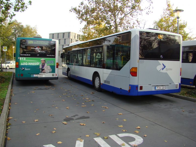 2 mal MB Citaro am Potsdamer Hauptbahnhof. Kinks P-AV 913 und Rechts P-AV 159, beide bedienen Haltestellen in Potsdam.