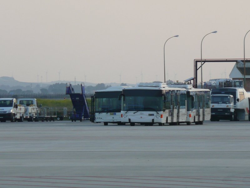 20.02.09,Flughafenbusse auf dem Aeropuerto de Jerez(Spanien).