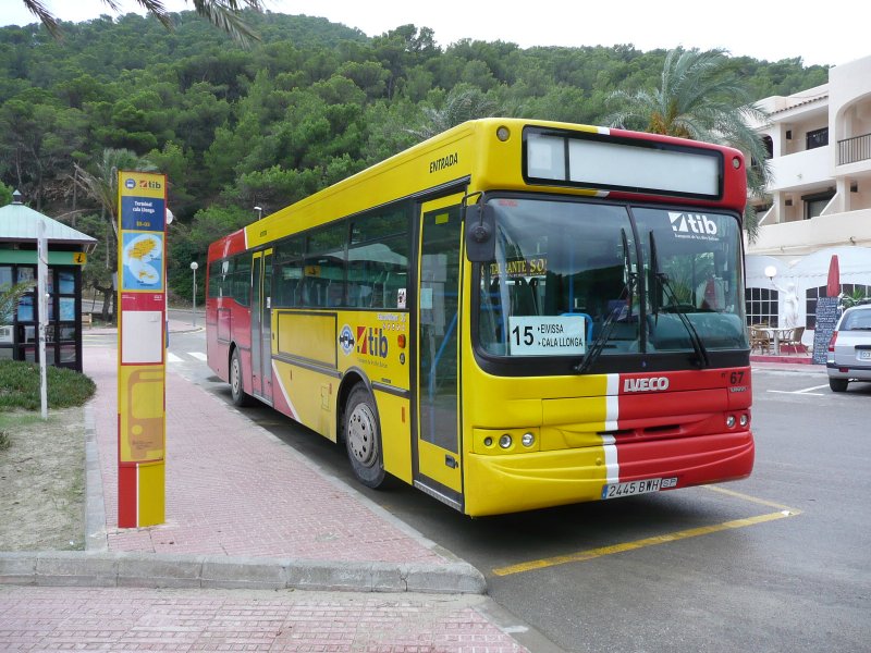 27.09.09,IVECO EuroRider 35 UNVI als Linie 15 von Eivissa zur Cala Llonga am Terminal Cala Llonga auf Ibiza.