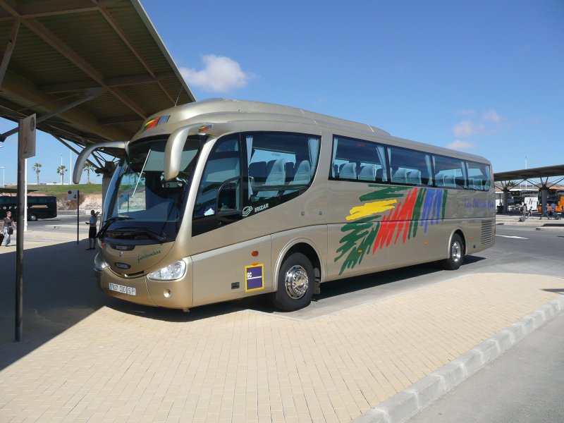 29.06.09,SCANIA-Hochburg Fuerteventura,ein Irizar von Las Palmas Bus am Aeropuerto de Fuerteventura  El Matorral .