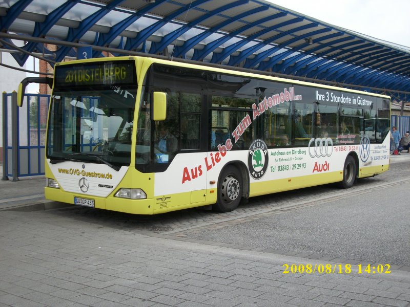 Am 18.08.2008 stand am Busbahnhof in Gstrow dieser Mercedes-Bus.