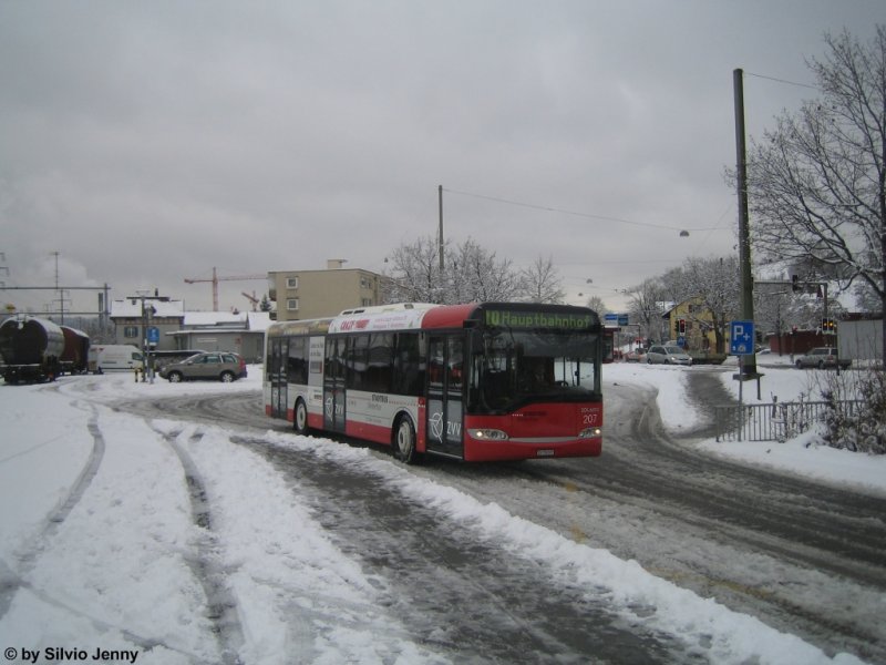 Am Morgen des 17.12.08 schneite es in Winterthur derart heftig, dass Nachmittags um 13.00 die Strassen immer noch schneebedeckt waren. Die Linie 10 musste kurzzeitig eingestellt werden, und spter wurden Busse mit Schneeketten eingesetzt. Am Nachmittag fhrt dann den Solaris 207 mehr oder weniger wieder normal zur Haltestelle des Bhf. Oberwinterthur.