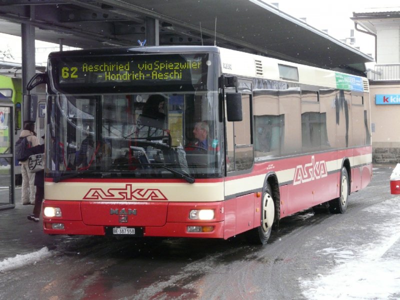 ASKA - Bilder von den letzten Betriebstagen der ASKA - MAN Nr.8 BE 387558 unterwegs auf der Linie 62 in Spiez am 12.12.2008