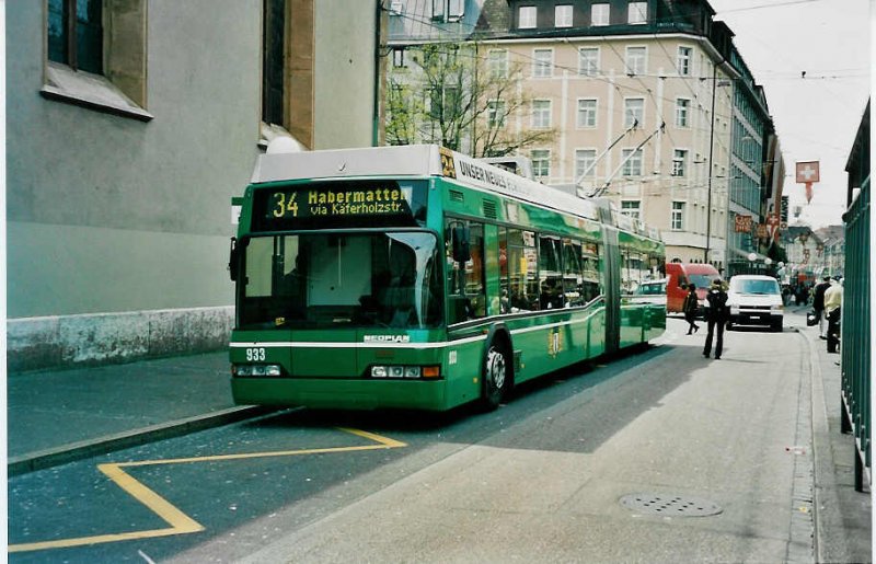 Aus dem Archiv: BVB Basel Nr. 933 Neoplan Gelenktrolleybus am 26. April 1999 Basel, Claraplatz
