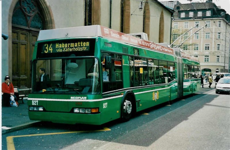 Aus dem Archiv: BVB Basel Nr. 927 Neoplan Gelenktrolleybus am 26. April 1999 Basel, Claraplatz