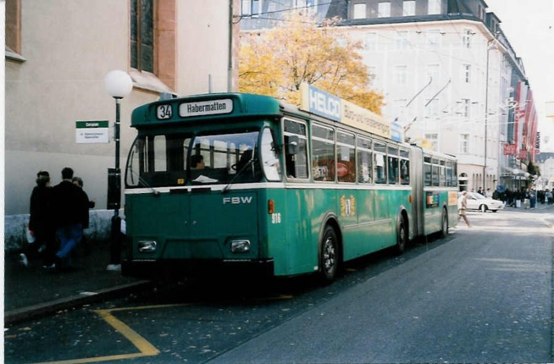 Aus dem Archiv: BVB Basel Nr. 916 FBW/FHS-Hess Gelenktrolleybus am 1. November 1999 Basel, Claraplatz