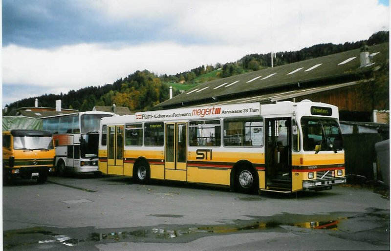 Aus dem Archiv: STI Thun Nr. 35/BE 443'835 Volvo/R&J (ex SAT Thun Nr. 35) am 28. Oktober 1998 Thun, Garage