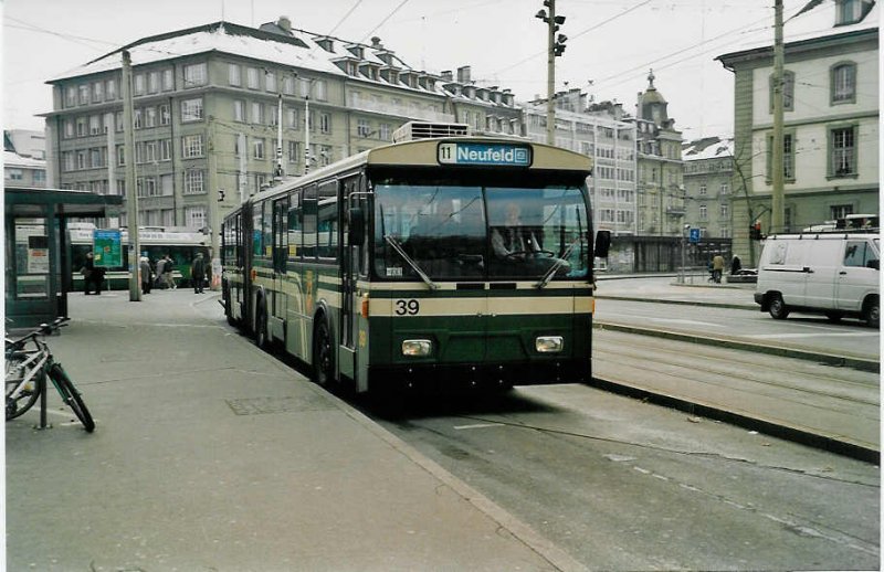 Aus dem Archiv: SVB Bern Nr. 39 FBW/R&J Gelenktrolleybus am 26. November 1999 Bern, Bahnhof