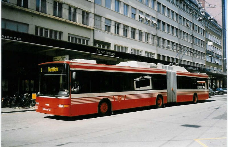 Aus dem Archiv: VB Biel Nr. 83 NAW/Hess Gelenktrolleybus am 13. Mrz 1999 Biel, Bahnhof
