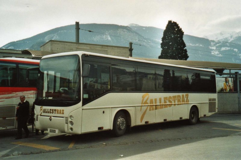 Ballestraz, Grne VS 230'657 Renault am 1. Mrz 2009 Sierre, Bahnhof