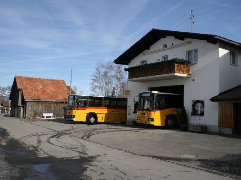 Beide NAW/R&J sonnen sich vor der Garage von PAH Riederer. (29.1.2008)