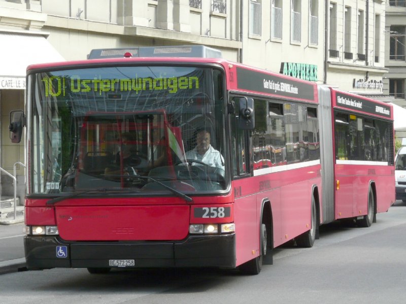 Bern mobil - Hess-Volvo Gelenkbus Nr.258 BE 572258 eingeteilt auf der Linie 10 Ostermundigen unterwegs in Bern am 05.07.2008