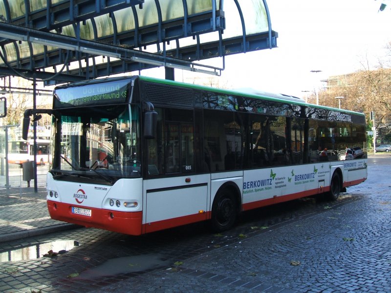 Bogestra Neoplan,Linie 336 von Bochum Hbf/Bbf. nach Dortmund-Ltgendortmund als Werbetrger.(25.11.2007)