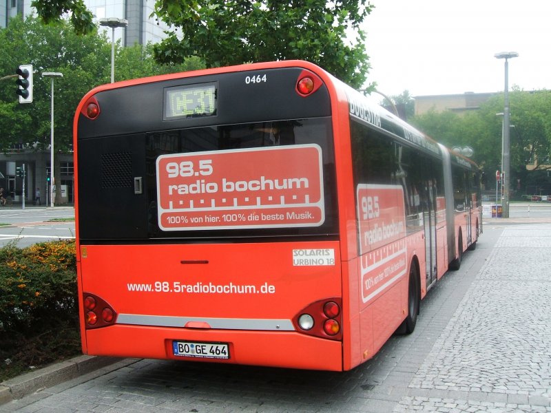 Bogestra Solaris Urbino 18,CE 31 nach Hattingen,mit Werbung
Radio Bochum 98,5 , am Bochumer Hbf.in Ruhestellung.(26.08.2007)