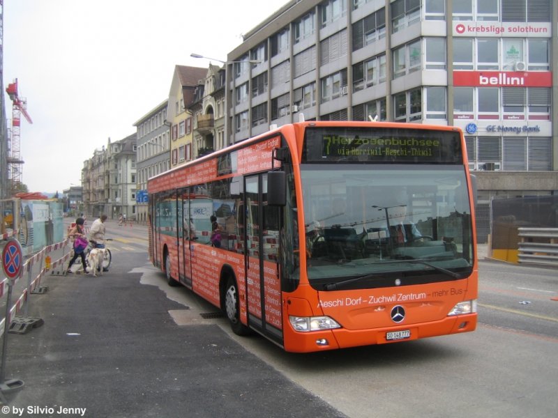 BSU Nr. 77  Mehr Bus...  am 26.4.09 auf der Linie 7 beim Bhf. Solothurn