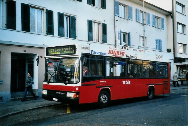 Busland, Koppigen Nr. 9/BE 387'470 Neoplan 1990 (ex AOE Langnau Nr. 9); am 18.2.2008 am Bahnhof Burgdorf.