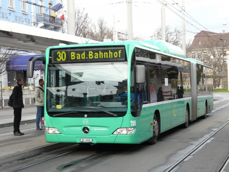 BVB - Mercedes Citaro Nr.709  BS 6668 unterwegs auf der Linie 30 in Basel am 22.11.2008
