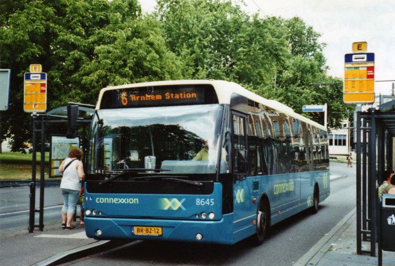 Connexxion Nr. 8645/BR-BZ-12 VDL Berkhof am 5. Juli 2009 Arnhem, Bahnhof