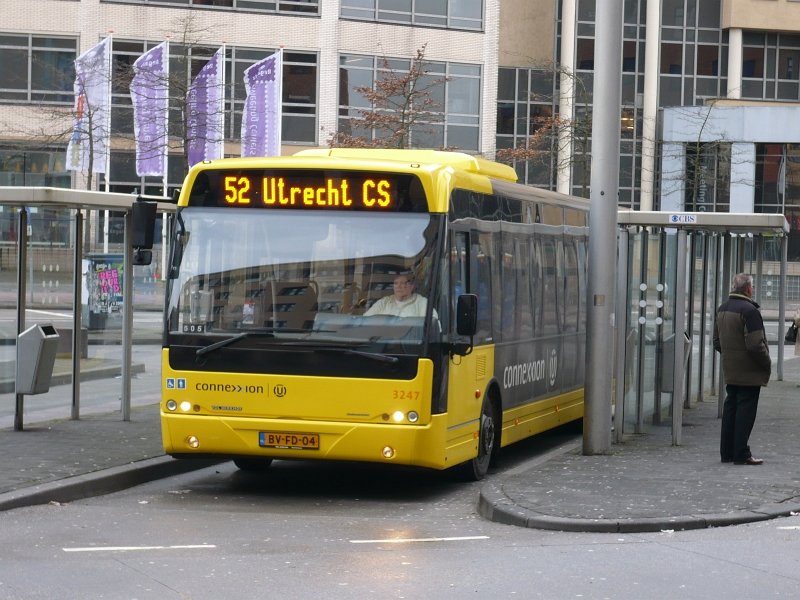 Connexxion Nummer 3247 DAF VDL Berkhof. Connexxion Utrecht hat alle Ihre Fahrzeuge Gelb lackiert. Fotografiert in Amersfoort am 24-01-2009.