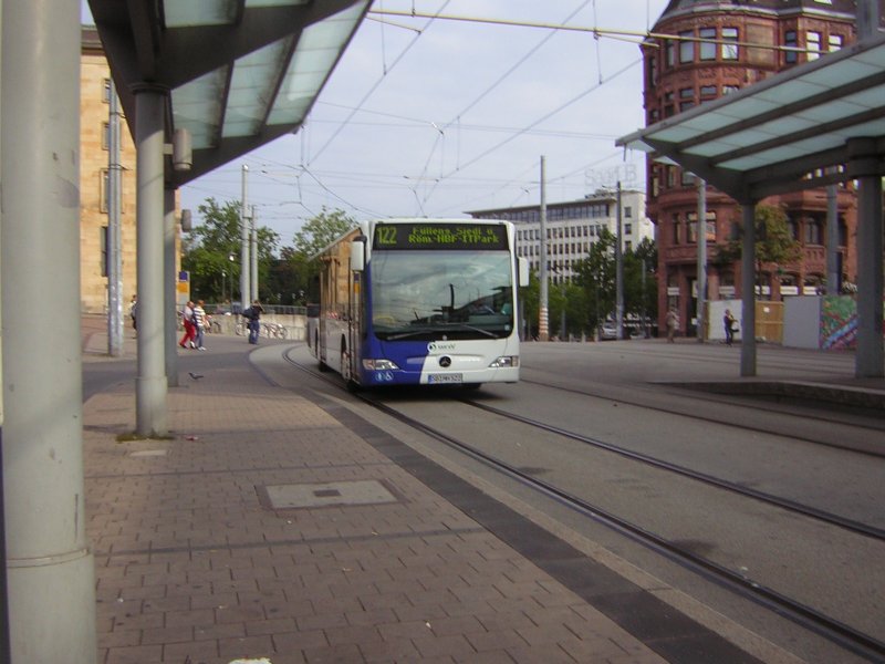 Das Foto zeigt einen Citaro am Saarbrcker-Hauptbahnhof. Die Aufnahme des Fotos war am 19.09.2009.Der Bus fuhr die Linie 122