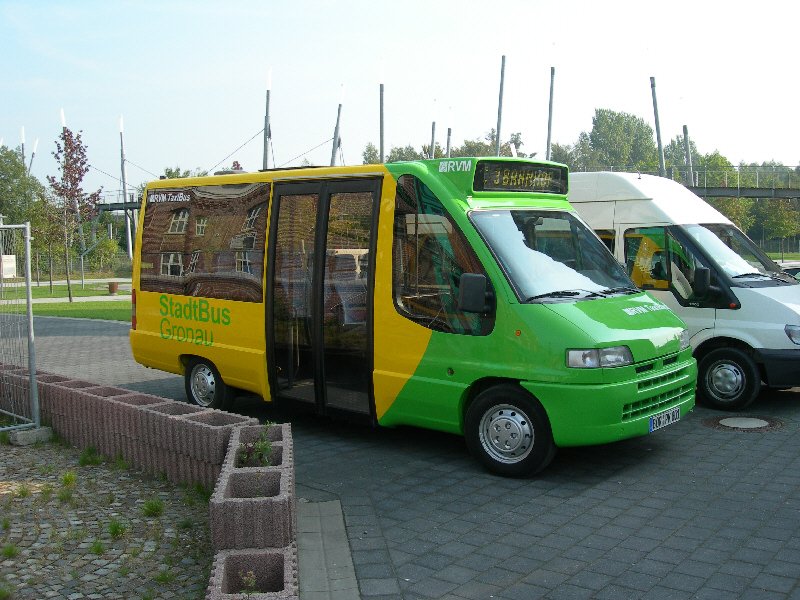 Das sind die kleine Taxi Busse aus dem Hause Paul Krten fr den Stadtverkehr.