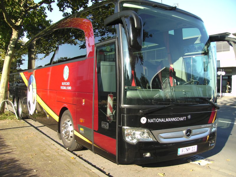 Der Bus der Deutschen Nationalmannschaft in Fulda.
