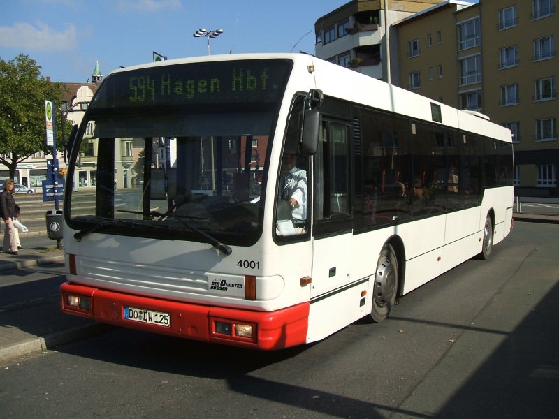 Der Linienbus 594 nach Hagen des BVR ,Bustyp  DEN OUDSTEN BUSSEN  Seriennummer 4001 im Schwerter Busbahnhof  