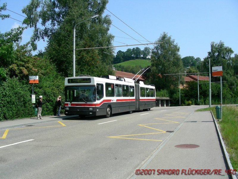 Der NAW/Hess Nr. 153 ist wieder stadteinwrts unterwegs nach Guggeien, hier an der Haltestelle Haggen.