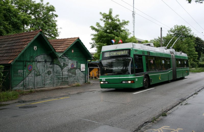 Der Neoplan N6020 Nr. 926 auf dem Weg zum Claraplatz. (7.6.08)