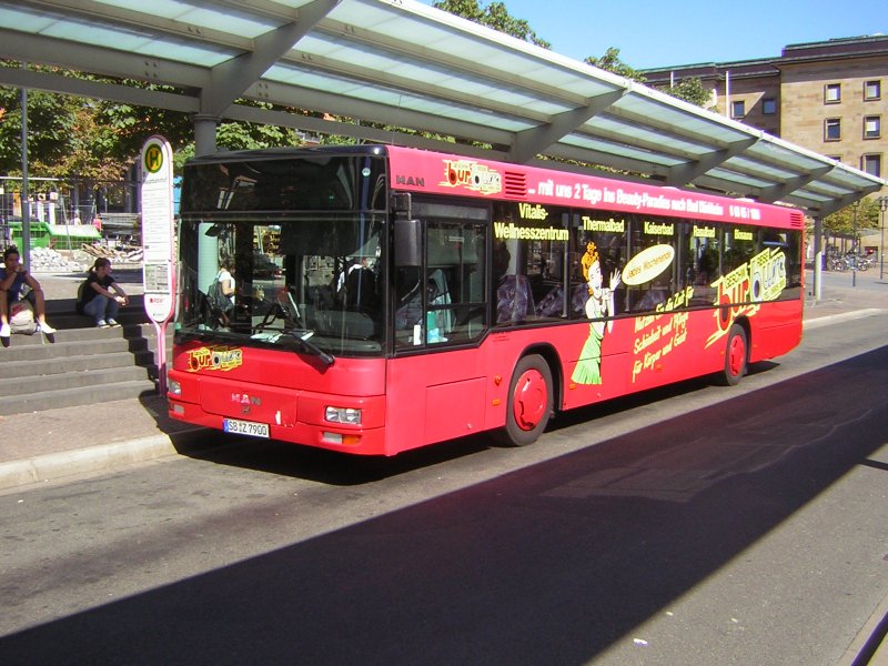 Der selbe Bus (MAN-Bus)am Saarbrcker-Hauptbahnhof.Vermutlich fhrt der Bus die Linie R10.