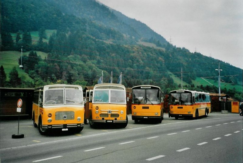 Die 4 Teilnehmenden Oldtimer-Postautos, die die Strecke Griesalp-Bundalp spter von der Grsse her nicht bewltigen knnen am 27. September 2008 Reichenbach, Bahnhof