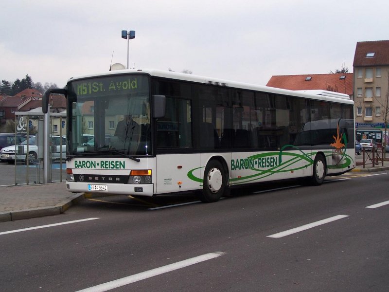 Die Linie MS 1 wird auch von der Firma Baron aus Saarbrcken betrieben. Hier un S 315 NF in St-Avold am 21/02/07.