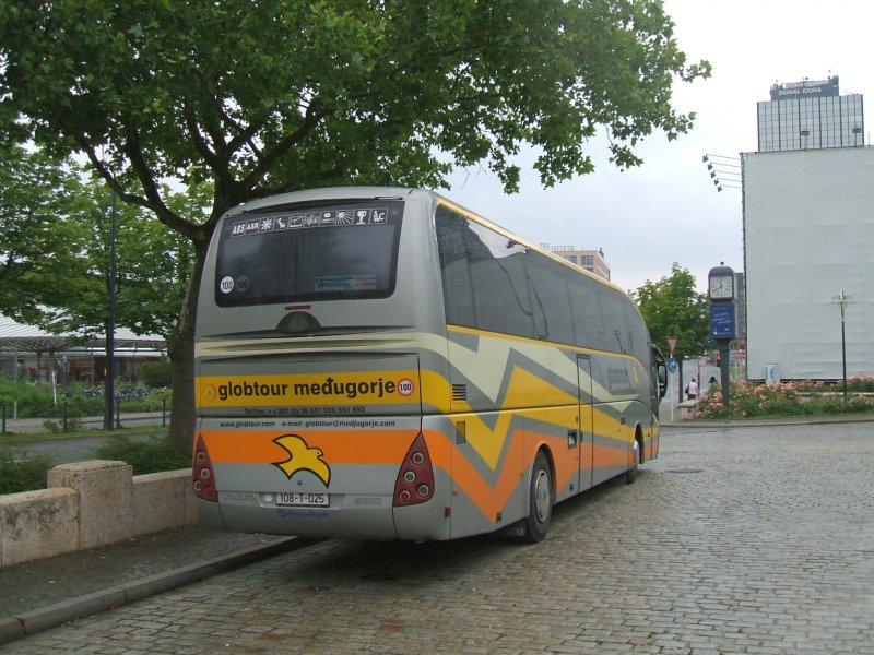 Die Rckseite des Volvo B12B im Dortmunder Busbahnhof.
(09.07.2007)