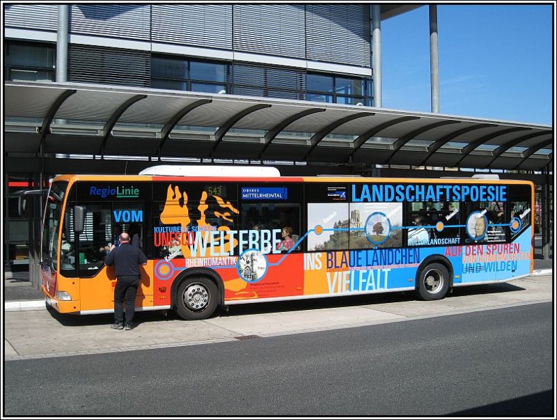 Dieser Bus mit seiner ppigen Werbung ist mir am 01.08.2007 auf dem Busbahnhof von Koblenz aufgefallen. 