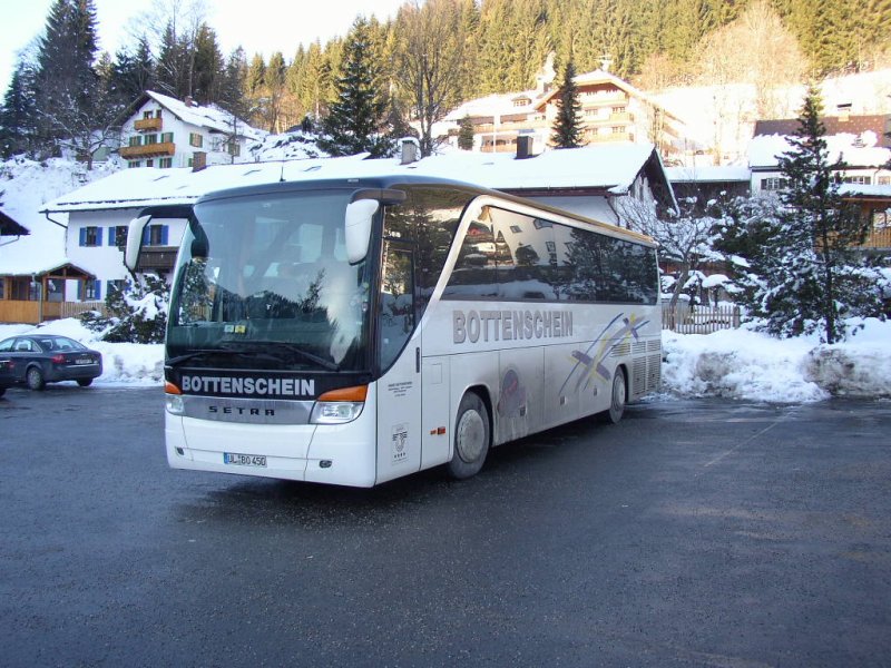Dieser Bus stand am 27.12.07 auf dem Parkplatz des Kloster  Ettal´s .