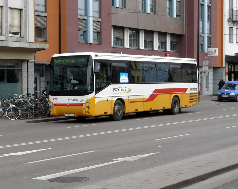 Dieser Postbus der Marke Renault Ares habe ich am 08.03.08 in der Nhe des Hauptbahnhofs von Innsbruck fotografiert.