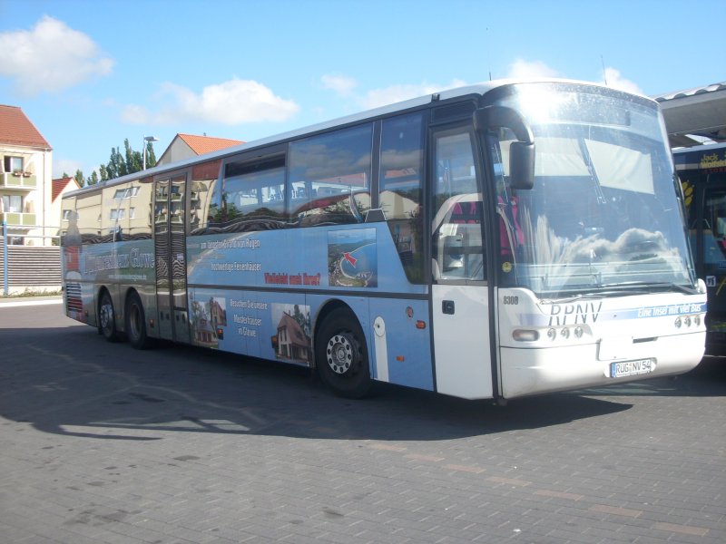 Dieser VOLVO-Linienbus macht Pause am 22.05.2008 am Zentralen-Busbahnhof in Bergen/Rgen.