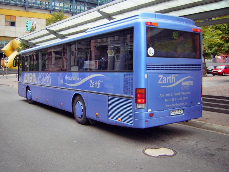 Dieses Fahrzeug gehrt der Firma Ruwertal Reisen. Der Bus hatte gerade die Linie R9 gefahren. Diese Linie fhrt Saarbrcken Lebach.