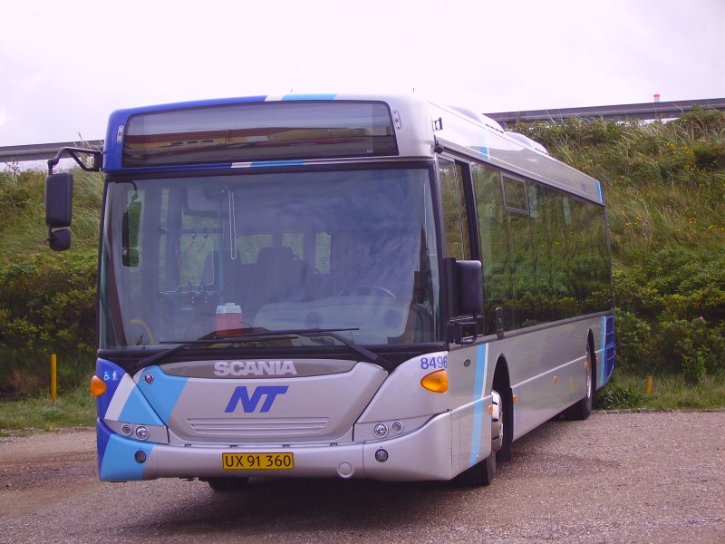 Ein Bus des Unternehmen NT, welches ein Unternehmen des Linienverkehrs ist, steht in Lkken im August 2007.